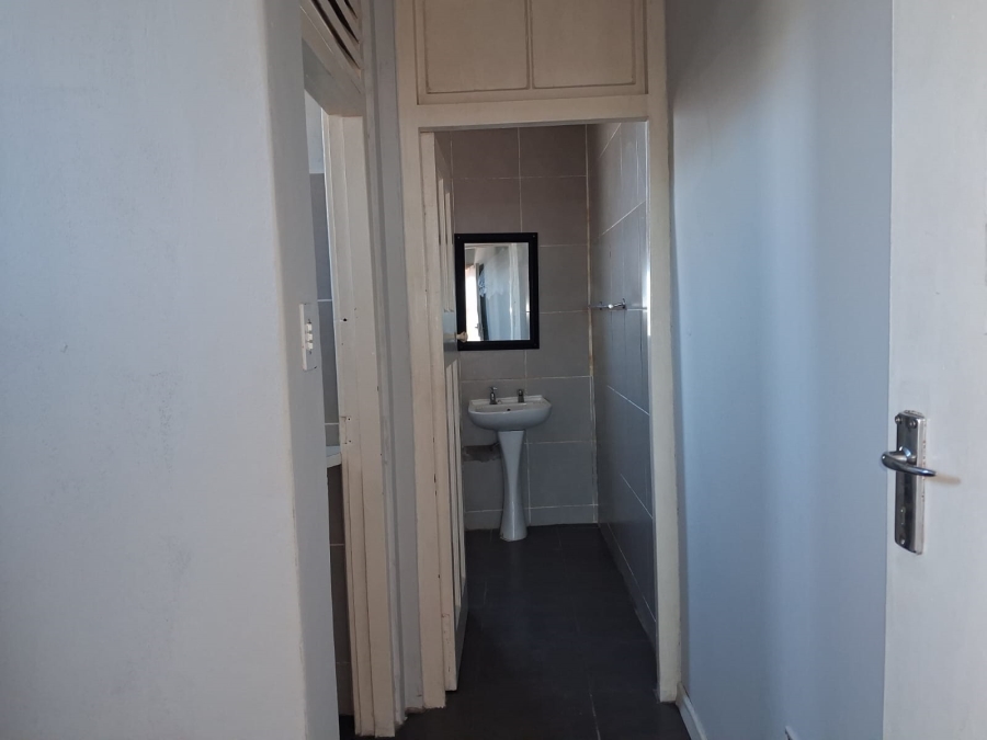 To Let 1 Bedroom Property for Rent in Quigney Eastern Cape